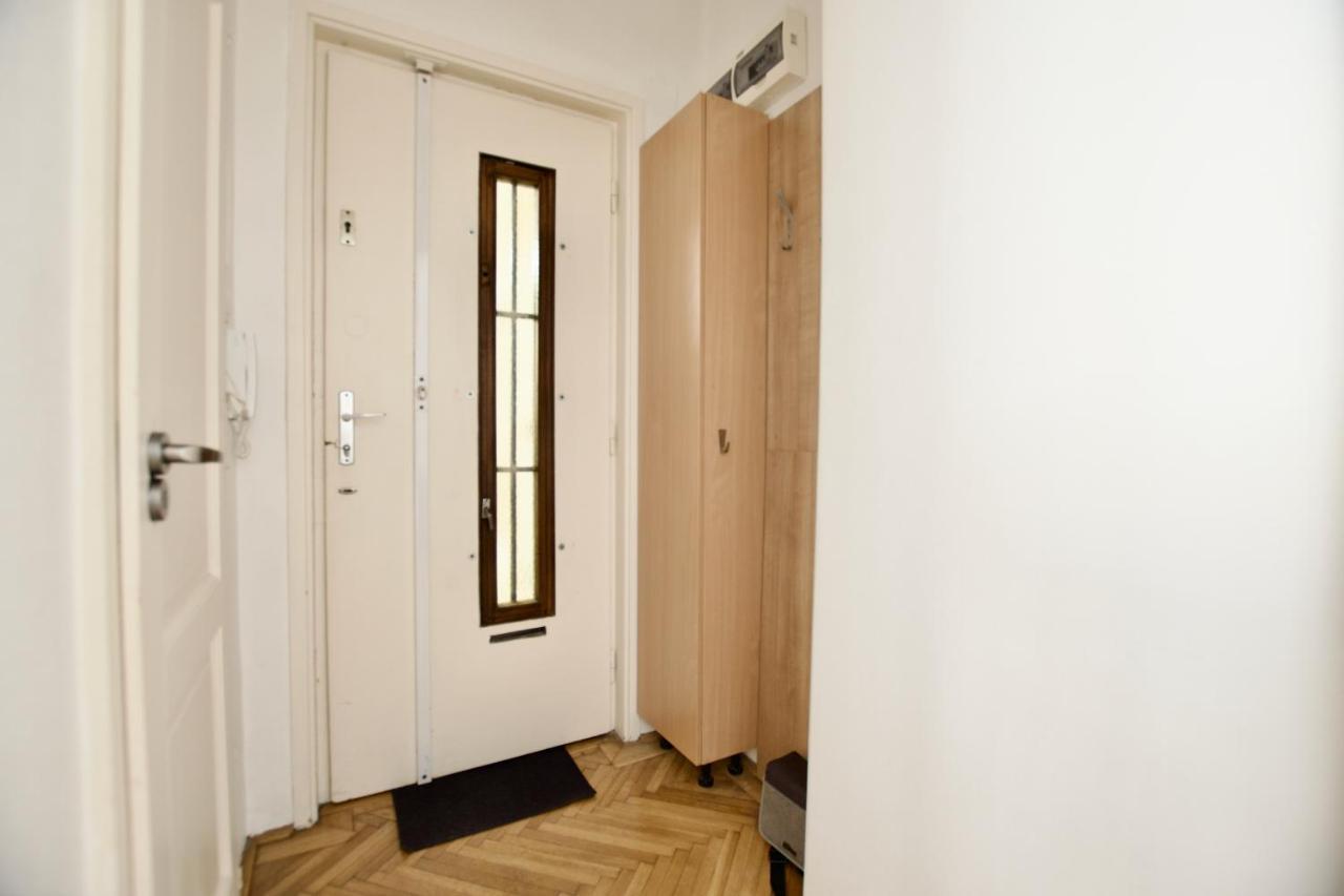 Standard By Hi5 - Petőfi 12 * Budapest